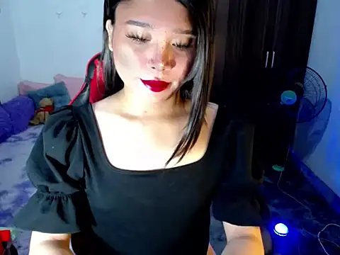 Urassiansweetcummer online show from May 22, 12:12 pm