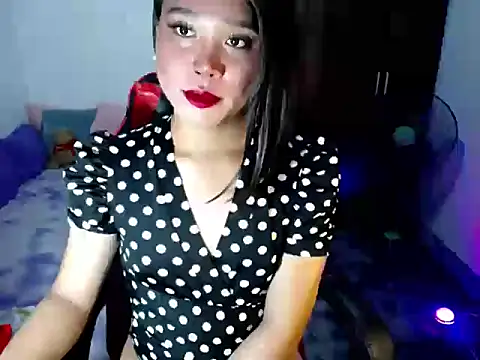 Urassiansweetcummer online show from May 24, 12:51 am