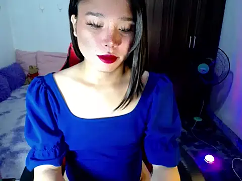 Urassiansweetcummer online show from May 31, 3:38 am