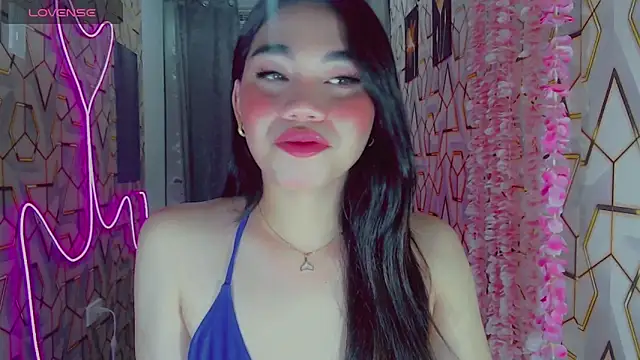 DreamGirlMia online show from May 22, 1:51 pm