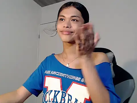 urcurlydiva online show from December 17, 6:30 am