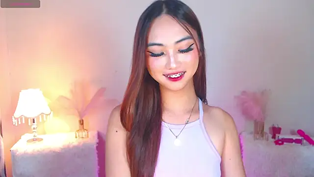 Kiah Wyatt online show from November 12, 7:30 am