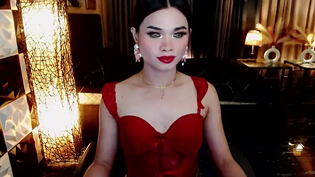 BigCockMaxineTS online show from October 3, 9:53 am