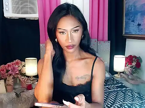 sassylatina online show from April 5, 5:00 pm