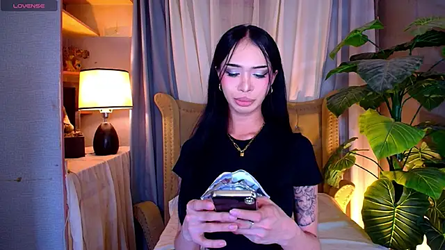 UrMassiveCockSabrinaOnTop online show from January 13, 12:35 pm