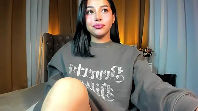 LauraLoove online show from November 10, 5:14 pm