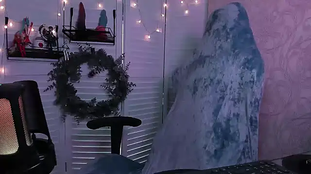 aestheticbeing online show from December 15, 12:11 pm