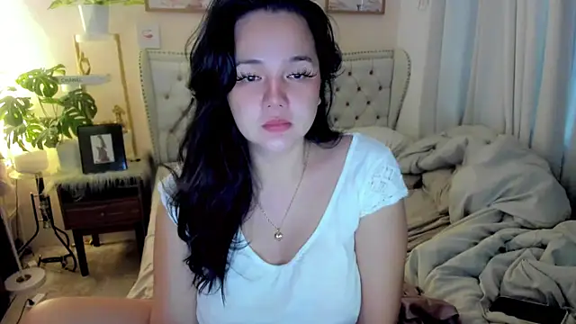 SweetHoney369 online show from January 6, 7:01 am