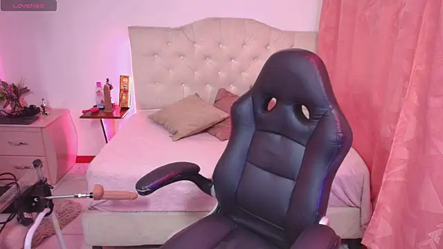 lailahdark online show from November 7, 4:45 am