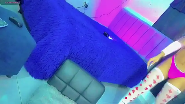 HANNAH BACKERS online show from November 1, 9:56 pm