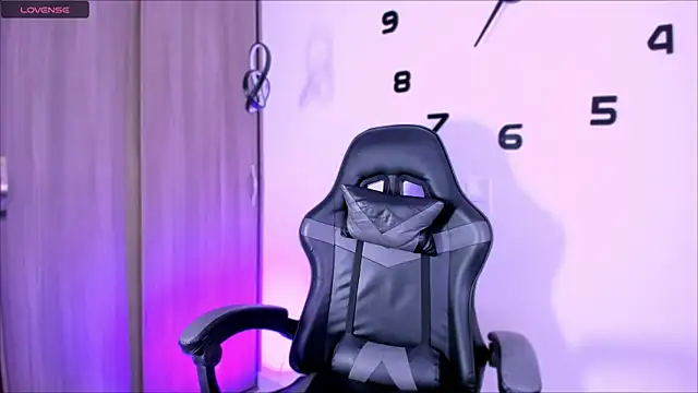 fhalon foxxxys  online show from September 25, 11:50 am