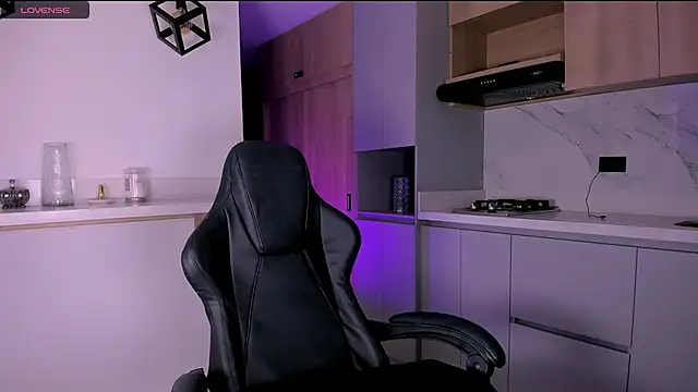 fhalon foxxxys  online show from March 11, 6:39 am