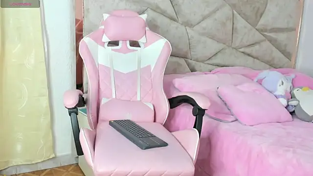 Snapshot of kendal_hot01 chatting on October 1, 9:59 pm kendal hot01 online show from October 1, 9:59 pm