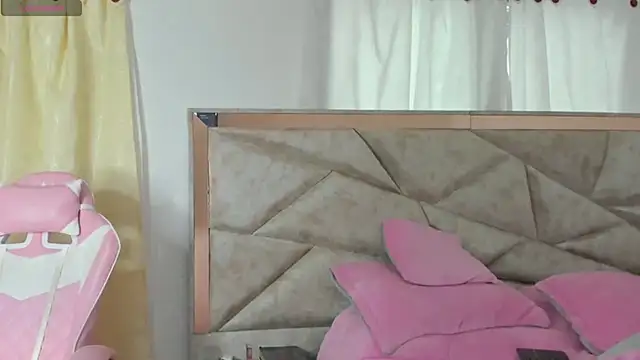 Snapshot of kendal_hot01 chatting on October 16, 7:02 pm kendal hot01 online show from October 16, 7:02 pm