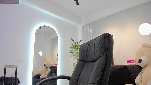 lily cash1 online show from February 9, 12:56 pm