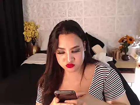 Hotcum ella online show from December 22, 1:21 am