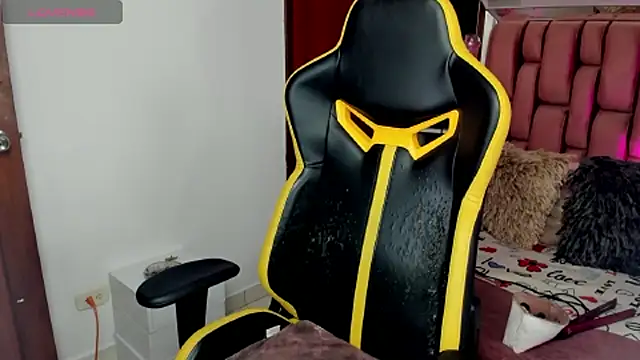 sara slut21 online show from March 4, 8:48 pm