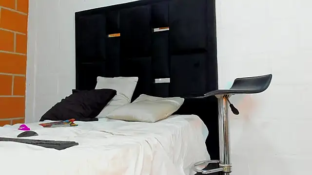 bunnyrose 18 online show from September 14, 7:35 am