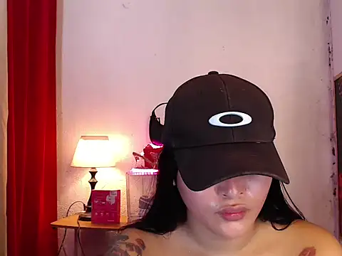 alicemoore69 online show from December 5, 5:12 am