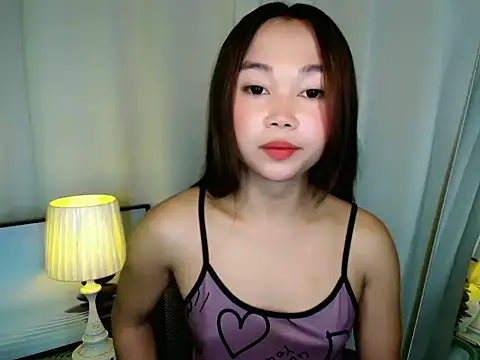 SultryCyraFoxmore online show from May 15, 4:32 am