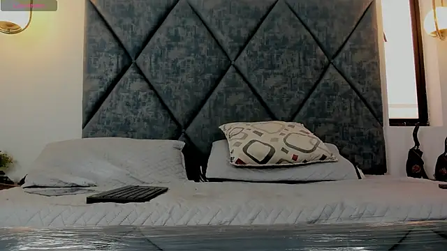 Lilith Zamara online show from December 19, 2:22 pm