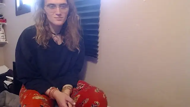 Snapshot of BlondeyMiyMiy chatting on October 13, 9:48 pm BlondeyMiyMiy online show from October 13, 9:48 pm