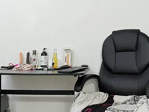 Aisha hotts777 online show from September 25, 2:51 am