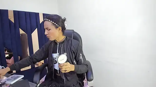 Aisha hotts777 online show from April 21, 3:13 am