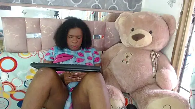 LicyEvans1 online show from April 5, 9:35 pm