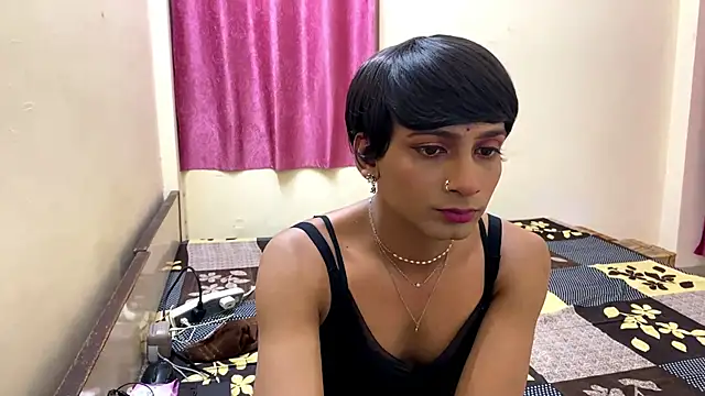 Snapshot of LuvLayla chatting on September 18, 6:02 pm LuvLayla online show from September 18, 6:02 pm