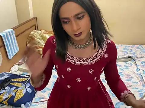 LuvLayla online show from February 20, 8:00 pm