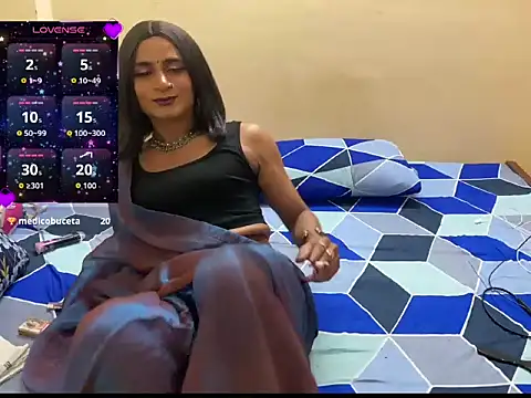 LuvLayla online show from April 26, 9:02 pm