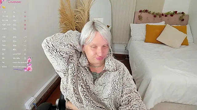 Sun Sooll  online show from March 28, 2:35 am