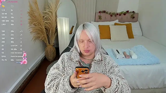 Sun Sooll  online show from March 29, 2:45 am