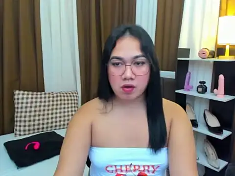 TsUncutKaren online show from October 28, 9:12 pm