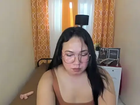 TsUncutKaren online show from April 13, 5:44 am