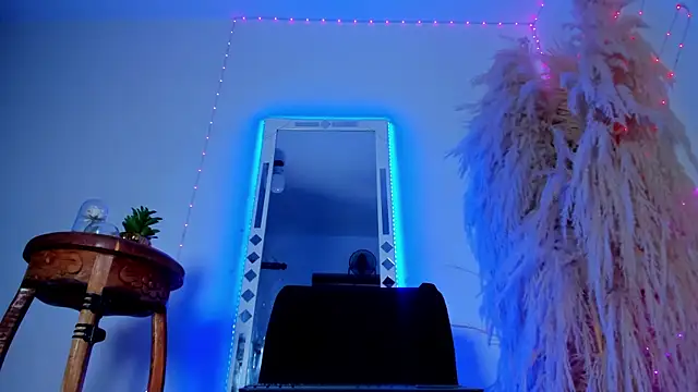 Tiffany deluxe online show from December 18, 3:39 pm