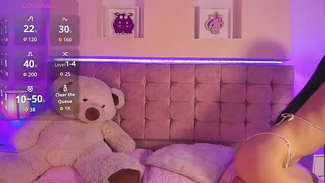 Naya Velvet online show from November 19, 9:15 pm