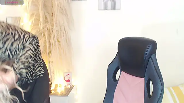 melani ferraraa  online show from January 16, 4:54 am