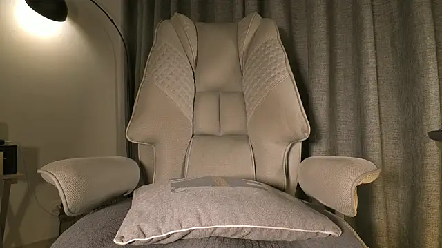 lianewhite online show from April 13, 1:31 am