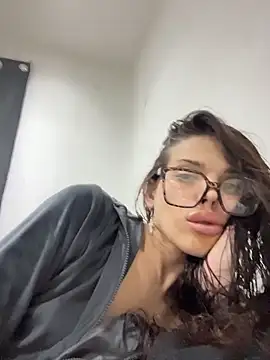 zowi101 online show from December 17, 7:30 pm