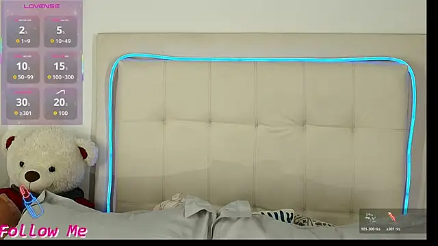 Daphne Hills online show from February 26, 6:57 pm