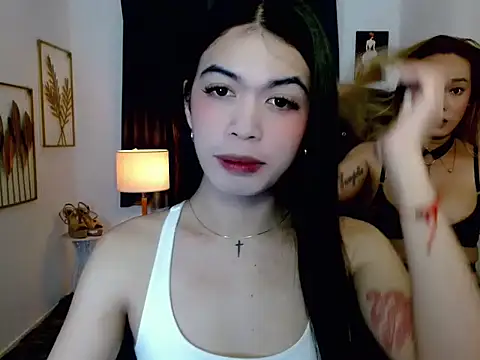 hollyyumiloove online show from February 11, 9:50 am