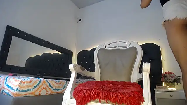 Emily Jedet online show from March 18, 8:52 pm