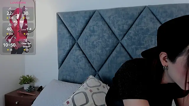 Lilith Zamara  online show from December 17, 2:00 pm