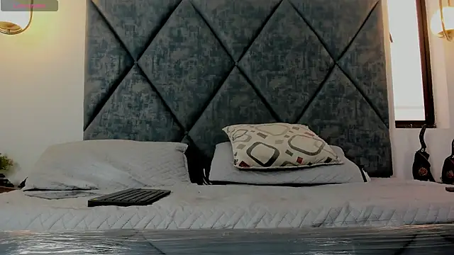 Lilith Zamara  online show from December 19, 2:22 pm