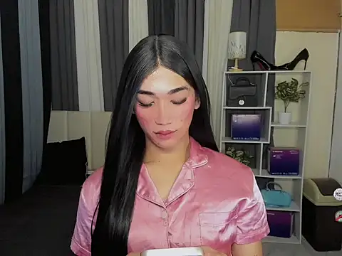 FyangFoxx online show from May 8, 8:27 pm