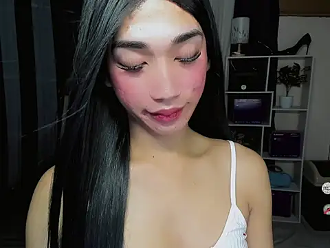 FyangFoxx online show from May 9, 8:35 pm
