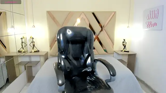 scarletcherry18 online show from January 16, 3:15 am