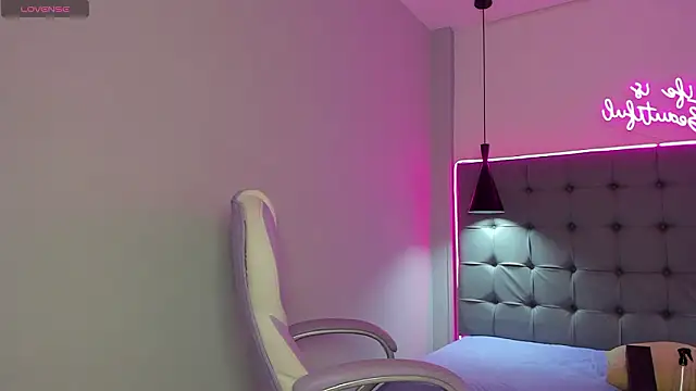 scarletcherry18 online show from February 10, 3:24 am